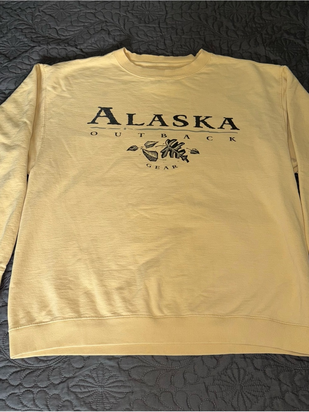 Alaska Outback yellow gear for sports sweater
